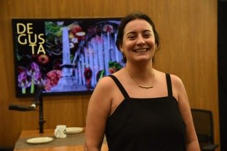 'Na hora de compor o prato, sempre penso em colocar uma coisa divertida, bem chamativa, que vai trazer todo mundo para curtir tudo ao mesmo tempo', destaca Bruna Rezende, chef e sócia do A Porca Voadora -  (crédito: Gladyston Rodrigues/EM/D.A Press)