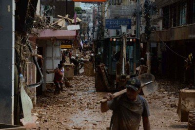 As equipes dividiram a &aacute;rea de atua&ccedil;&atilde;o em tr&ecirc;s frentes de trabalho ao longo das margens do rio Ub&aacute;, realizando varreduras sistem&aacute;ticas em pontos considerados estrat&eacute;gicos -  (crédito: Cr&eacute;dito: Tulio Santos/EM/D.A.Press )