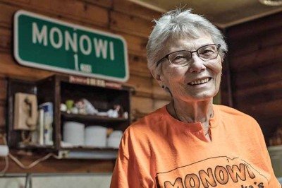 <p>Monowi é uma pequena cidade no condado de Boyd, no nordeste do estado americano de Nebraska, que tornou-se célebre por um motivo inusitado. Afinal, tem oficialmente apenas uma habitante: Elsie Eiler. </p>
 -  (crédito: Reprodução do Flickr DYLAN AVERY)