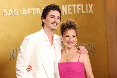 
Timothée Chalamet, que não se importa com balé, e a mãe, ex-bailarina Nicole Flender, na festa do Actor Awards, em Los Angeles, no início deste mês -  (crédito:  Patrick T. Fallon/AFP)