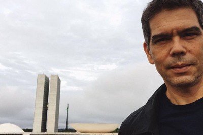 <p>O guitarrista Dado Villa-Lobos falou em recente entrevista sobre como convive com a diabetes tipo 1 desde a infância. Ele recebeu o diagnóstico aos 11 anos. No início, teve dificuldades para aceitar a doença, mas o apoio da família foi essencial para entender a condição e iniciar a adaptação à nova rotina.</p>
 -  (crédito: instagram/@dadovillalobos)