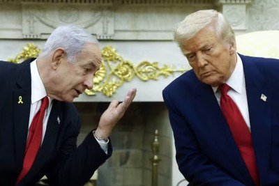 Benjamin Netanyahu, líder de Israel, em reunião com Donald Trump, presidente dos Estados Unidos da América -  (crédito: Kevin Dietsch / GETTY IMAGES NORTH AMERICA / Getty Images via AFP)