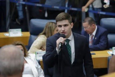 Lucas Pavanato visitou a Câmara de Belo Horizonte a convite do vereador Vile (PL) e -  (crédito: SENADO/REPRODUÇÃO)