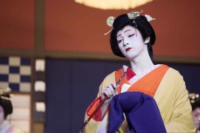 Ator onnagata interpreta papéis femininos no teatro kabuki, que exclui as mulheres. Tradição cultural japonesa se iniciou no século 16 -  (crédito: Sato Company/divulgação)