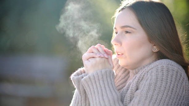 A sensa&ccedil;&atilde;o de frio pode vir acompanhada de dores e altera&ccedil;&otilde;es no humor -  (crédito: iStock)