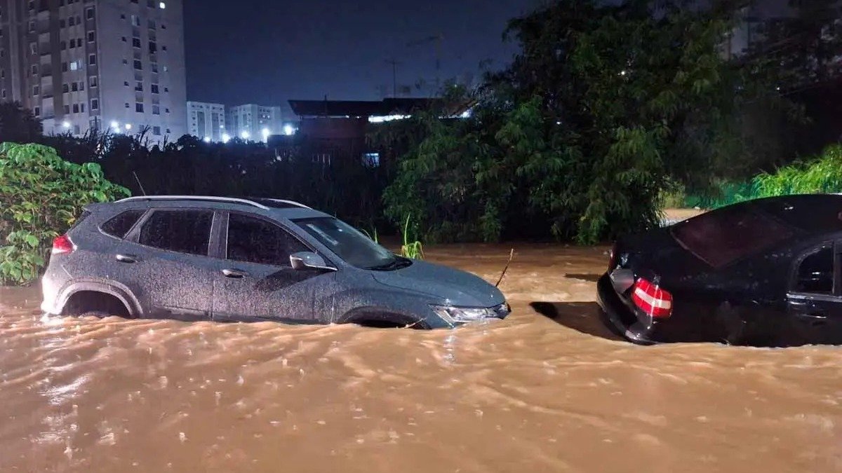 Perdeu o carro na enchente? Veja se o seguro cobre e como proceder - Divulga&ccedil;&atilde;o/ Corpo de Bombeiros