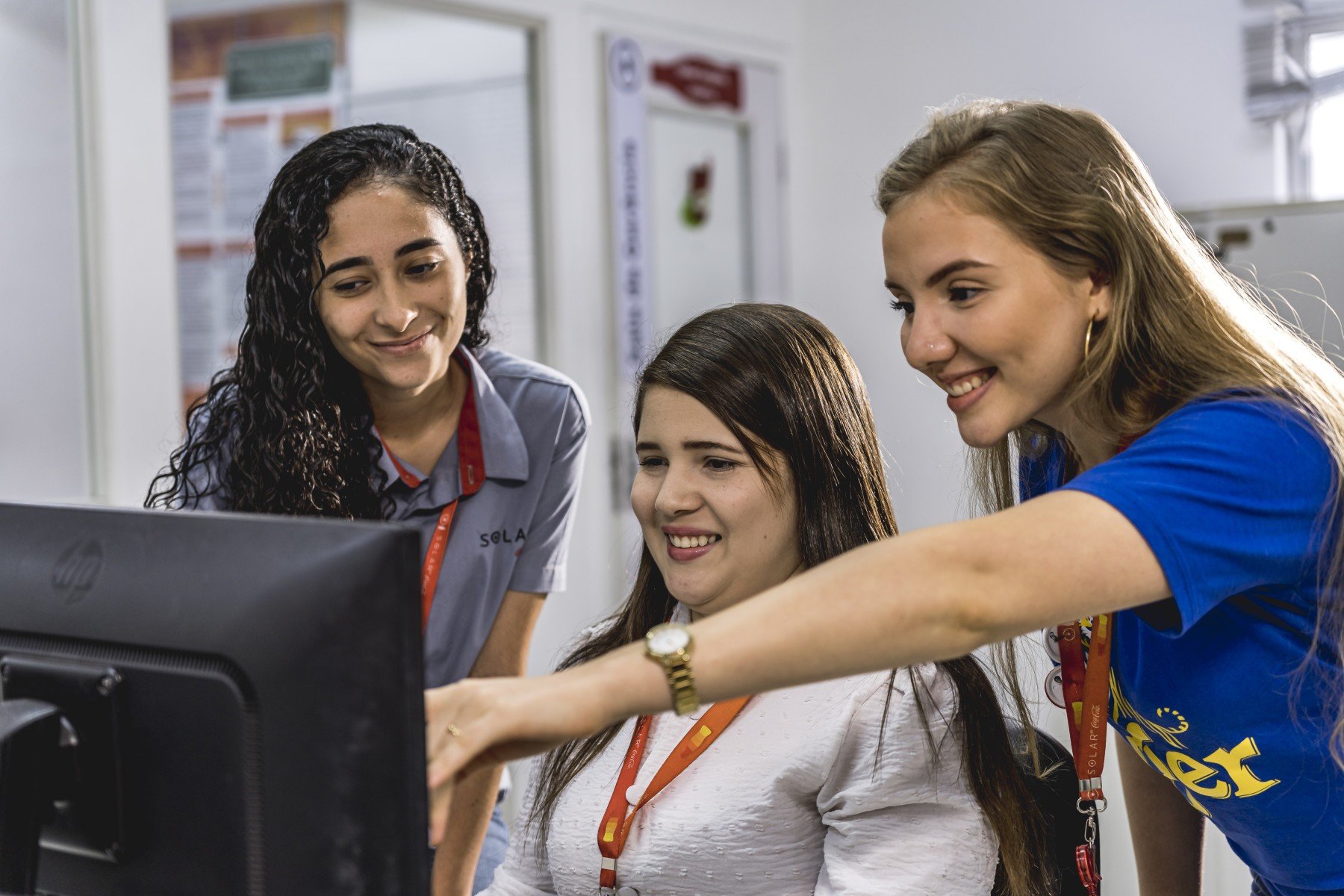 Empresas investem na retenção de mulheres - DINO