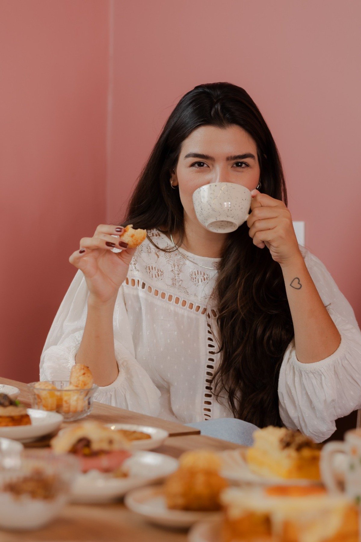 'A gente passa a maior parte do tempo aqui, ent&atilde;o precisa ser um ambiente agrad&aacute;vel para viver e trabalhar', diz a fundadora da cafeteria Afeto, Maria Luiza Alves