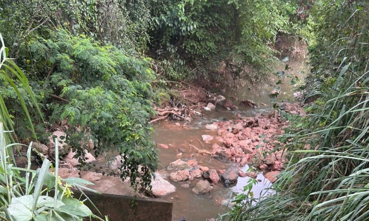 Militares atuam no local desde as 6h desta ter&ccedil;a (10/3)