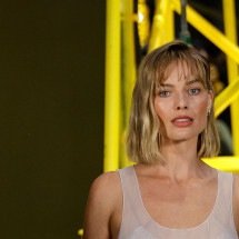 Margot Robbie rouba a cena com novo visual -  AFP