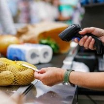 Hipermercado é condenado a indenizar funcionária por pedido de foto íntima -  Reprodução/Shutterstock