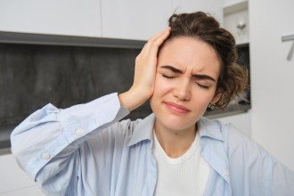 Antes de recorrer a qualquer produto para tentar fazer a água sair do ouvido, teste medidas simples -  (crédito: Freepik)