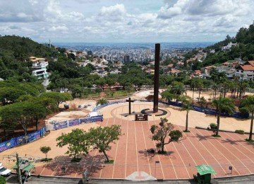 Obras da Praça do Papa continuam inacabadas e parte do local esta interditado.
     -  (crédito:  Leandro Couri/EM.D.A Press)