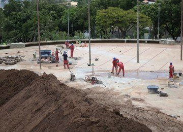 Obras da Praça do Papa continuam inacabadas e parte do local esta interditado.
 -  (crédito: Leandro Couri/EM/D.A.Press.Brasil)