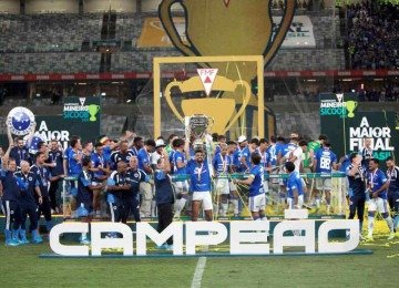 Jogadores do Cruzeiro comemoram a conquista do Campeonato Mineiro de 2026, no Mineirão -  (crédito: Edesio Ferreira/EM/D.A Press)