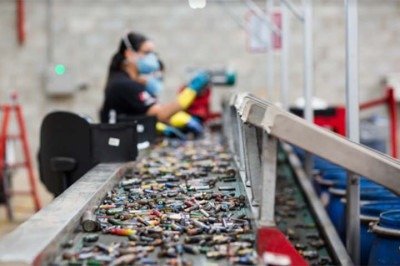 <p>Pilhas acumuladas em casa oferecem riscos ao meio ambiente se descartadas incorretamente. No entanto, esses pequenos cilindros podem ser transformados em “tesouro” para a decoração doméstica, ganhando novas funções criativas e sustentáveis no lar.</p>
 -  (crédito: Divulgação)