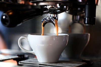 <p>Embora o café seja amado em qualquer hora, o calor pede versões geladas. Bebidas refrescantes e sobremesas frias surgem como ótimas alternativas para quem deseja aproveitar o aroma e o sabor intenso dos grãos mesmo em dias de altas temperaturas.</p>
 -  (crédito: Elias shariff falla/Pixabay )