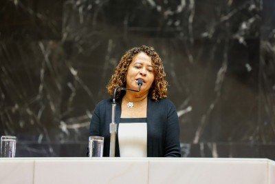 Leninha (1ª - vice-presidente da ALMG - PT/MG) -  (crédito: Alexandre Netto/ALMG)