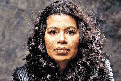 A fluminense Ana Paula Maia diz que o estilo narrativo que adota, muitas vezes classificado como violento, tem relação com sua 'maneira mais áspera de ver o mundo'
 -  (crédito: Pablo Contreras/Divulgação)