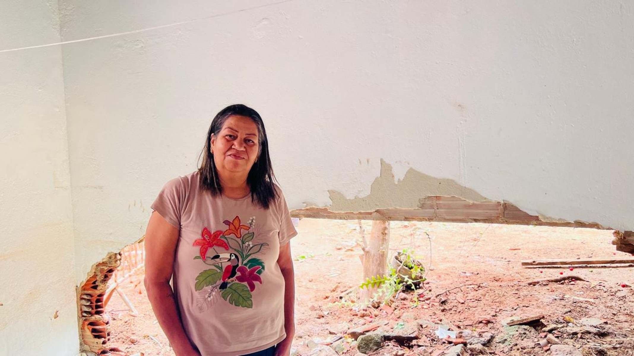 Márcia Cristina de Souza Ferreira, professora e moradora da Rua São João del-Rei,  relatou que a casa dela foi invadida pela água por volta das 14h- Edesio Ferreira/ EM/ D.A Press