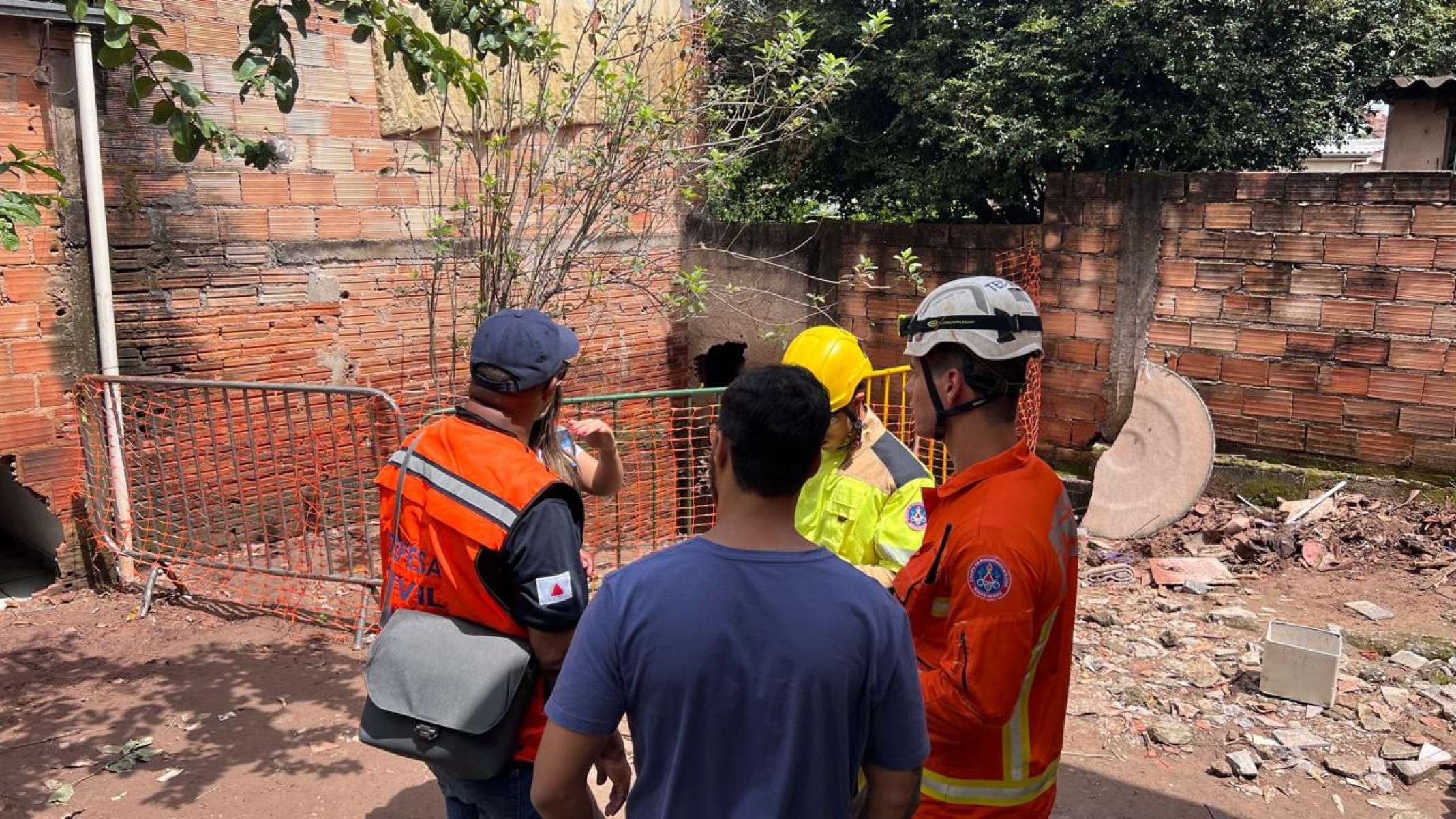 Na segunda-feira (9/3), os militares percorreram cerca de 500 metros dentro da estrutura- Edesio Ferreira/ EM/ D.A Press