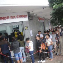 Novo shopping chinês em BH gera filas de até três horas - Alexandre Guzanshe/EM/D.A Press