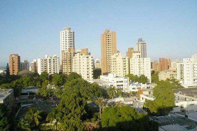 <p>A cantora Shakira nasceu em Barranquilla, na Colômbia, em 2 de fevereiro de 1977. Sua carreira internacional ajudou a projetar ainda mais a cidade no cenário cultural do Caribe colombiano.</p>
 -  (crédito:  Fernando Gutierrez/Wikimédia Commons)