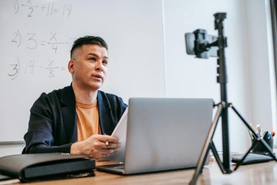 Inteligência artificial começa a transformar cursos digitais em sistemas executáveis, diz Hotmart -  (crédito: Pexels)