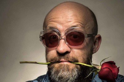 Fabrício Carpinejar acredita que o afeto é fundamental para a sobrevivência do homem no mundo contemporâneo -  (crédito: Claudio Fonseca/divulgação)