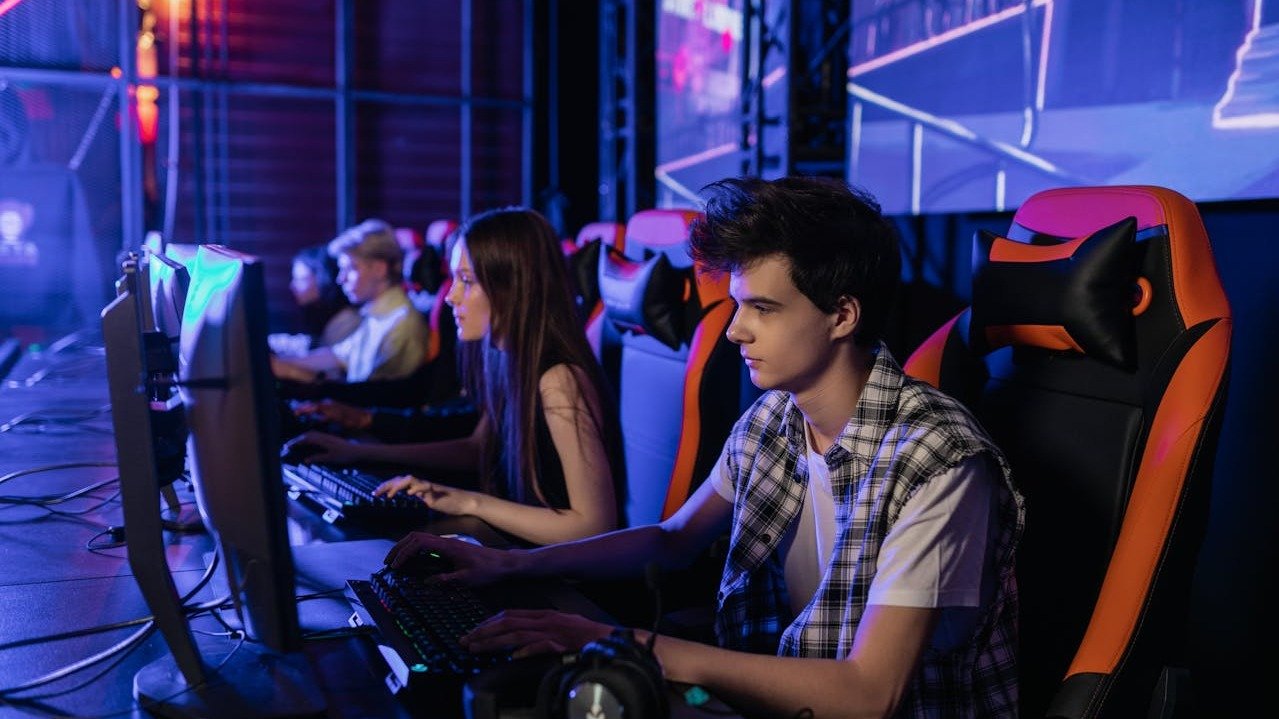 Mercado de e-sports no Brasil movimenta mais de R$ 1 bilhão e abre carreiras além do jogo - Alena Darmel/ Pexels