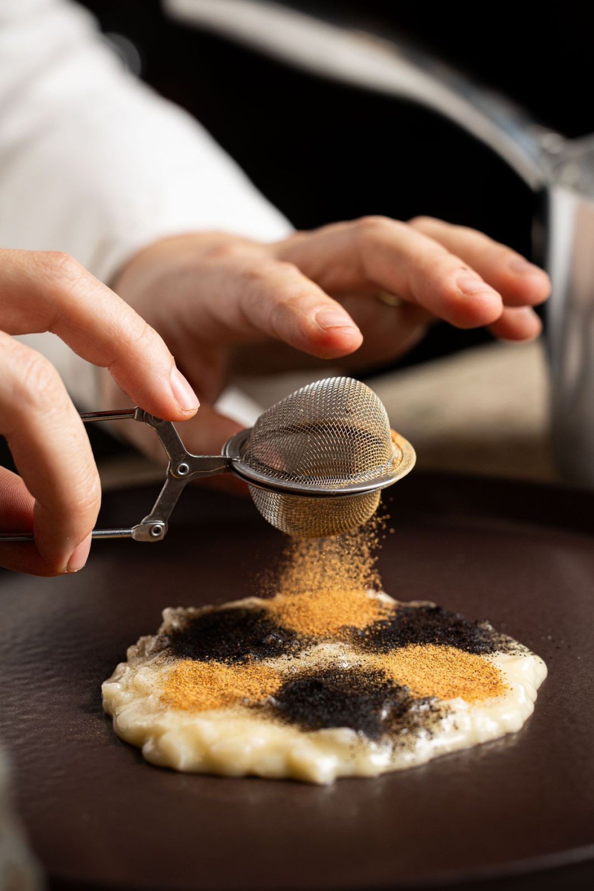 Os chefs do Righi Gastronomia trouxeram da It&aacute;lia a t&eacute;cnica em que o risoto ganha sabor com manteiga, e n&atilde;o caldo