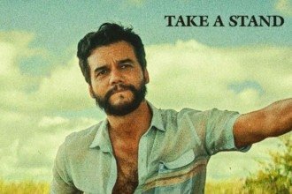 Frase 'take a stand' aparece em materiais de divulgação de 'O agente secreto' fora do Brasil -  (crédito: Reprodução / redes sociais)