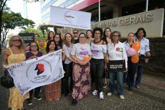 A carreata foi organizada pela Rede de Enfrentamento à Violência contra as Mulheres de Minas Gerais (RedeMG) e reuniu representantes do sistema de justiça, organizações da sociedade civil -  (crédito: Leandro Couri/EM/DA Press)