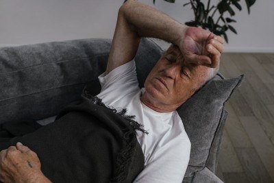 Sintomas at&iacute;picos e o agravamento da pneumonia em idosos exigem aten&ccedil;&atilde;o redobrada de familiares e cuidadores aos primeiros sinais. -  (crédito: SHVETS production/ Pexels)