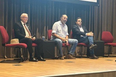 Alexandre Kalil (PDT) durante painel na 1ª Marcha dos Vereadores de Belo Horizonte, nesta quinta-feira (12/3) -  (crédito: Divulgação)