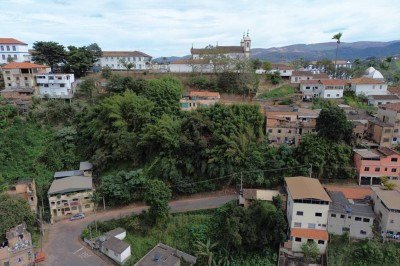 Estudos geológicos indicam que todo o maciço do Morro Maranhão apresenta sinais de movimentação do solo -  (crédito: Prefeitura de Congonhas/Divulgação)