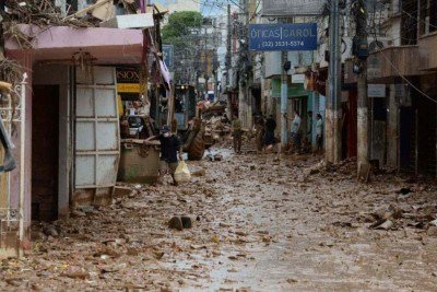 Chuva intensa deixa rastro de destruição em Ubá, deixando mortos, feridos e desabrigados. Na foto, Rua Sao Jose, Centro  -  (crédito: Tulio Santos/EM/D.A.Press)