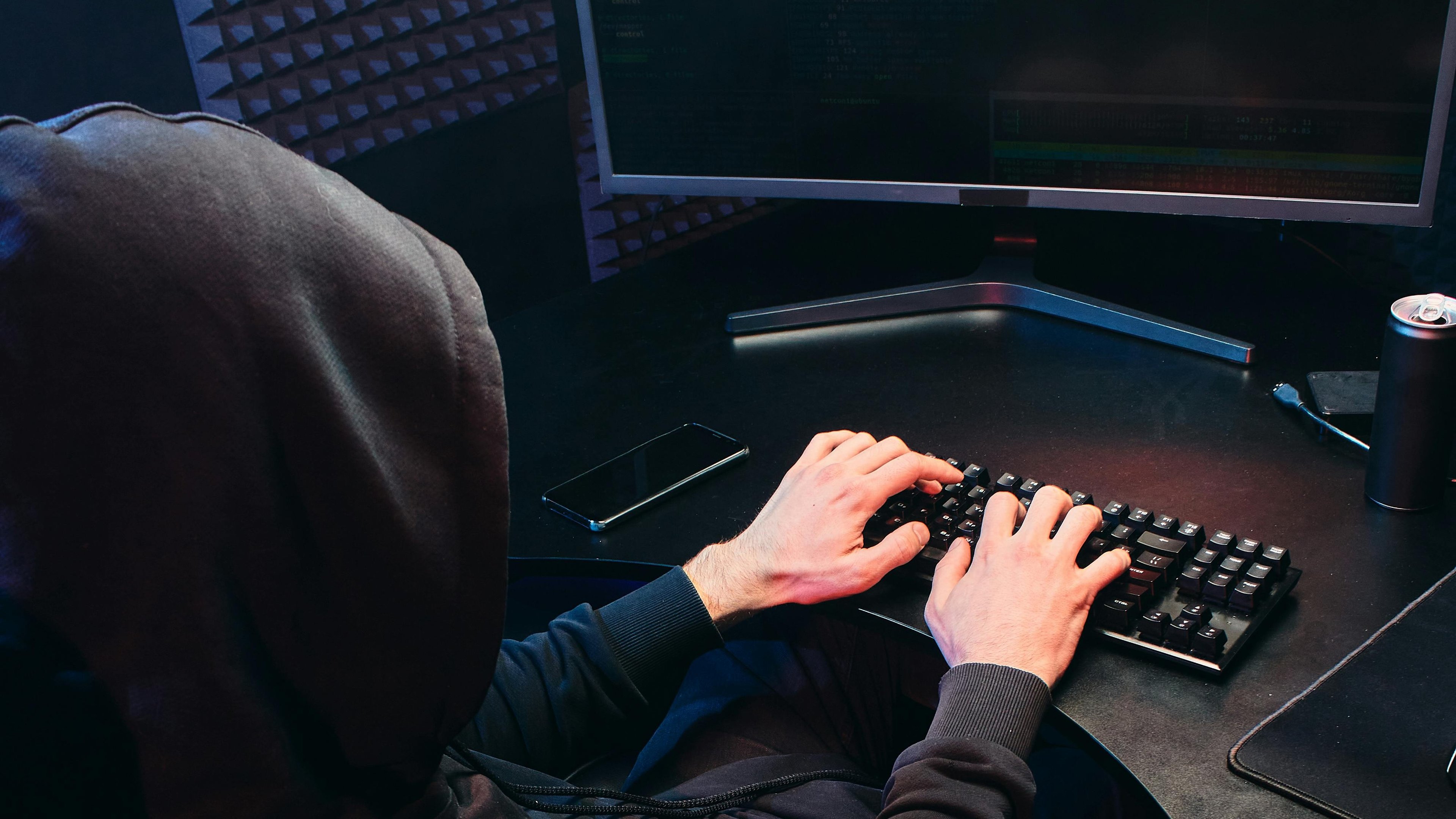 A vigil&acirc;ncia digital combina algoritmos e a&ccedil;&atilde;o humana para identificar e remover amea&ccedil;as em tempo real nas plataformas. -  (crédito: Pexels)