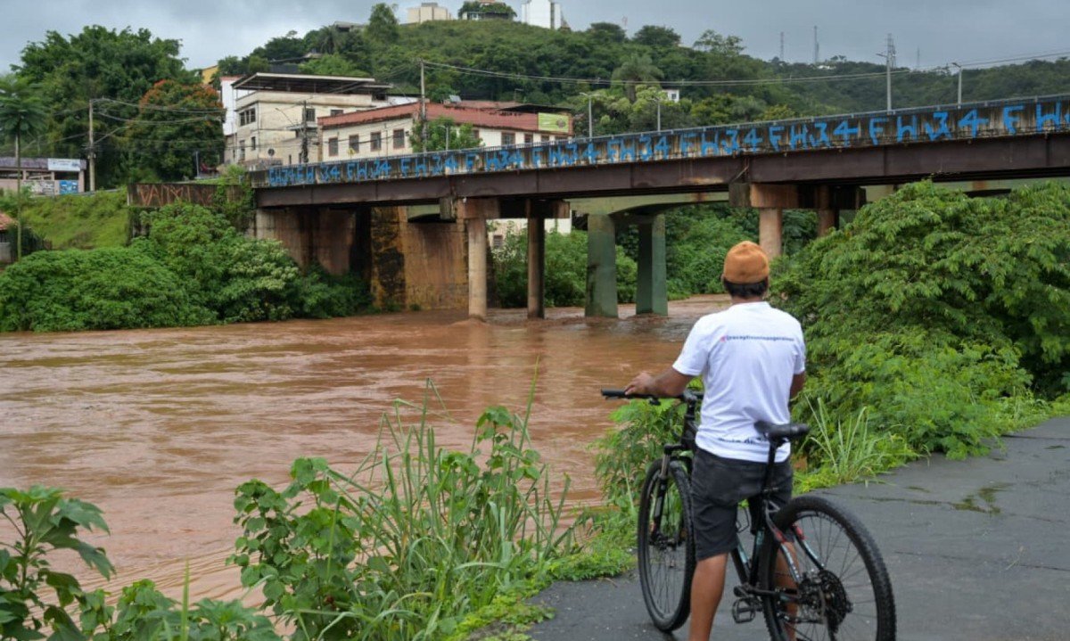 Prefeitura e Bombeiros monitoram nível do Rio das Velhas em Sabará-Leandro Couri/Em/D.A Press