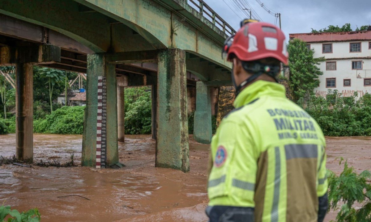 Prefeitura e Bombeiros monitoram nível do Rio das Velhas em Sabará-Leandro Couri/Em/D.A Press