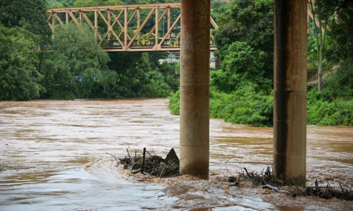 Prefeitura e Bombeiros monitoram nível do Rio das Velhas em Sabará-Leandro Couri/Em/D.A Press