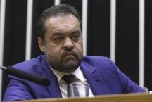 Castro ataca Paes, mas mantém secretário que, segundo a PF, negociou com o CV