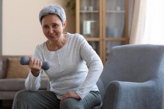 Menopausa e risco de artrose: o que toda mulher precisa saber?