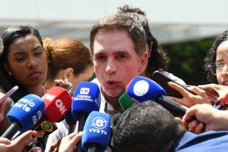 Médico sobre internação de Bolsonaro: 'Essa pneumonia é grave'