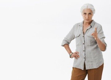 O que está acontecendo é que ela está se libertando das antigas amarras que a sociedade e ela mesma se impuseram durante toda a vida -  (crédito: Cookie Studio/Freepik)