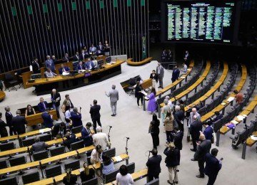 Plenário da Câmara dos Deputados: levantamento considerou emendas empenhadas pelos atuais 53 deputados federais e três senadores mineiros -  (crédito: KAYO MAGALHÃES/CÂMARA DOS DEPUTADOS)