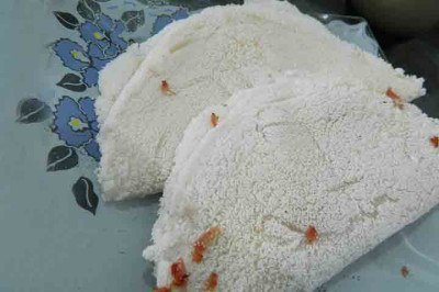 <p>A tapioca é um alimento de origem indígena que atravessou séculos e regiões do Brasil. Nos últimos anos, ganhou popularidade nacional por sua versatilidade culinária, podendo ser consumida em versões doces ou salgadas e adaptada a diferentes hábitos alimentares.</p>
 -  (crédito: Reprodução do Flickr MONIQUE STEFANI)