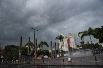 Regionais da capital já registram volumes de chuva próximos ou acima da média histórica do mês -  (crédito: Gladyston Rodrigues/EM.D.A.Press)