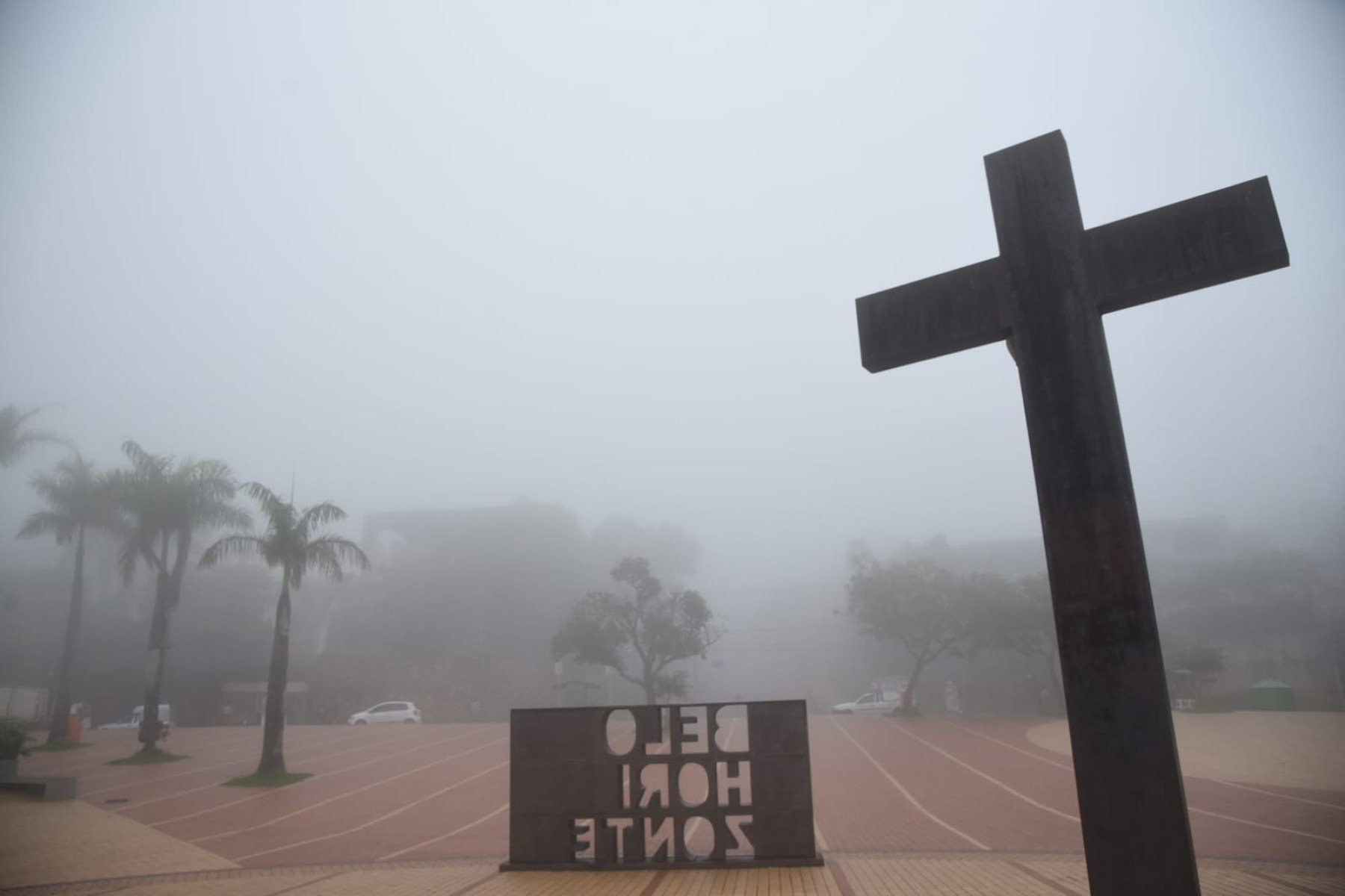 Praça do Papa amanhece com forte neblina-Gladyston Rodrigues/EM/D.A.Press