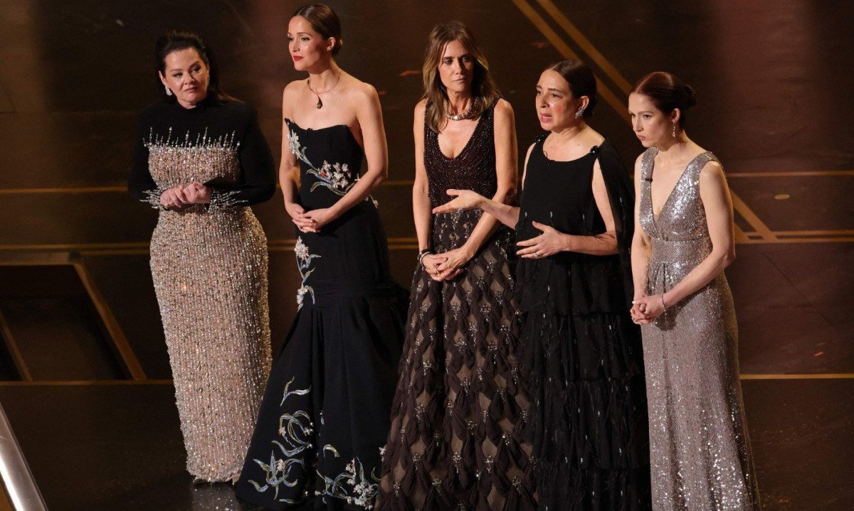 Melissa McCarthy, Rose Byrne, Kristen Wiig, Maya Rudolph, e Ellie Kemper apresentaram as categorias de Melhor Trilha Sonora e Melhor Som